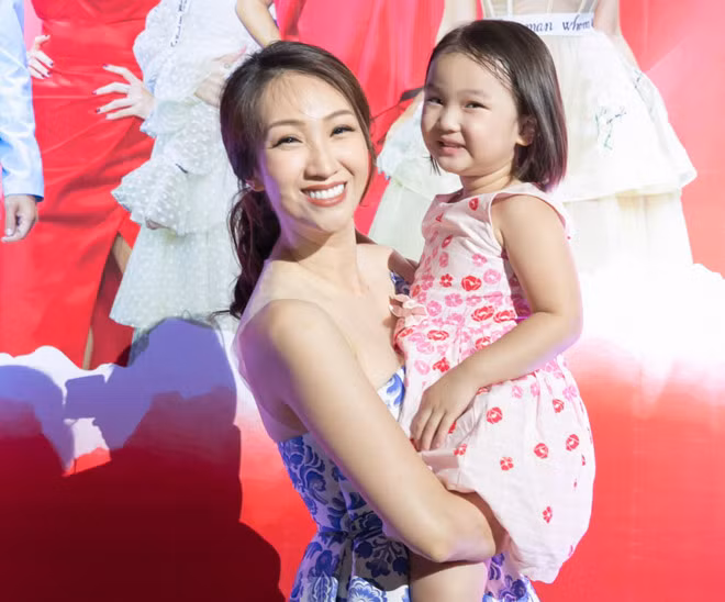 leu phuong anh tung lam lao cong quet don, mua duoc nha nho ban hang online hinh anh 1