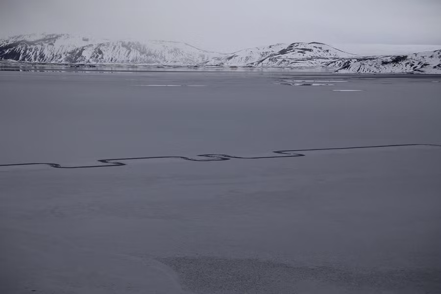 duong zig zag bi an tren ho lon nhat iceland hinh anh 2