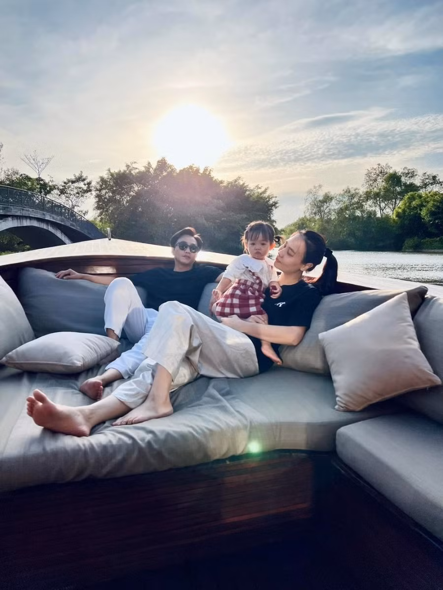Cường Đô La và Đàm Thu Trang luôn cùng nhau chăm sóc con cái