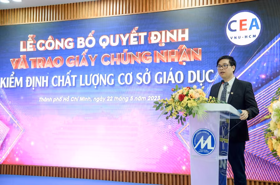 PGS. TS. Phạm Tiến Đạt, Hiệu trưởng Trường Đại học Tài chính - Marketing (UFM) phát biểu tại buổi lễ. PGS. TS. Phạm Tiến Đạt, Hiệu trưởng Trường Đại học Tài chính - Marketing (UFM) phát biểu tại buổi lễ.