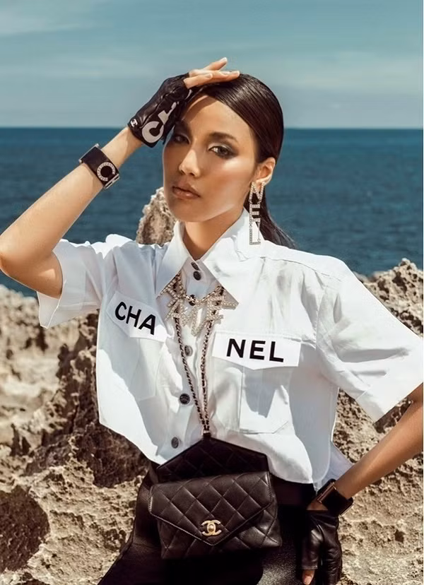 Những phụ kiện sang chảnh khiến hàng loạt sao Việt mê mẩn ảnh 11 Loạt sao việt đang mê mẩn những phụ kiện trang sức của chanel ( gồm khuyên tai, thắt lưng)