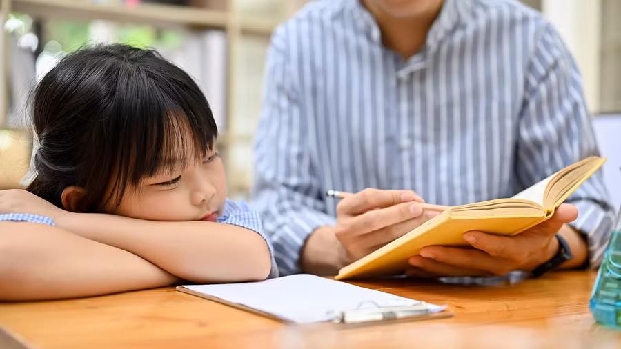 “Vòng lặp gian nan” khiến người học và người dạy không theo kịp thời đại
