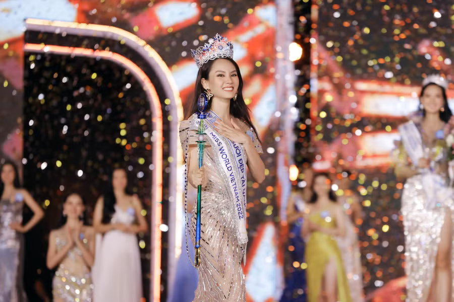 Dân mạng ‘phát sốt’ với màn 'bắn' tiếng Anh như gió của tân Hoa hậu Huỳnh Nguyễn Phương Mai