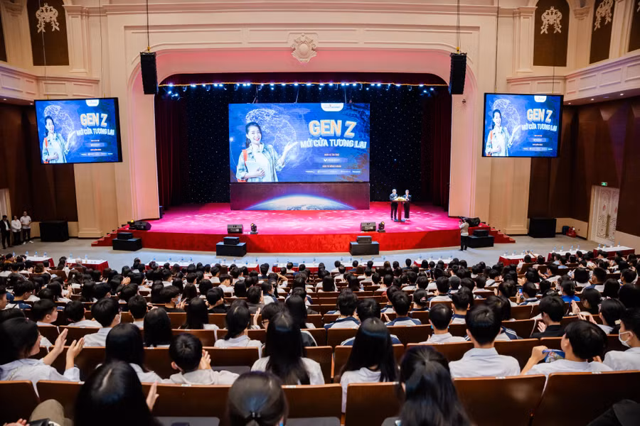 Hơn 1.300 đại biểu, trong đó có hàng nghìn học sinh THPT tại nhiều tỉnh/thành đã tham dự sự kiện.
