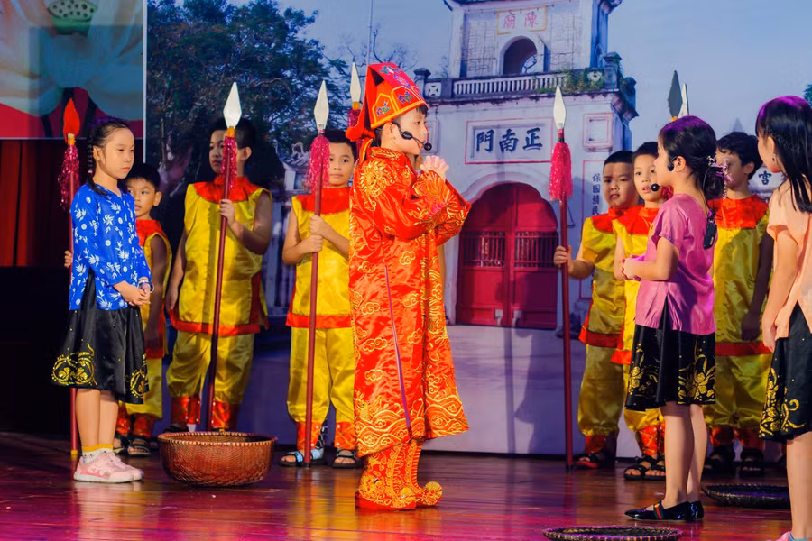 Hành trình Về nguồn của thầy trò Trường Tiểu học Trần Nhân Tông bao gồm nhiều hoạt động đa dạng, sôi nổi và thu hút sự tham gia nhiệt tình của học sinh.