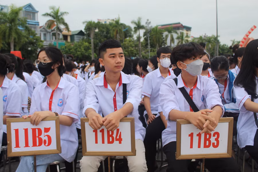 Học sinh Trường THPT Nguyễn Trãi cổ vũ cho Xuân Mạnh. Ảnh: LT Học sinh Trường THPT Nguyễn Trãi cổ vũ cho Xuân Mạnh. Ảnh: LT