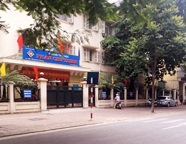 Để cổng trường luôn an toàn với trẻ, rất cần sự chung tay của phụ huynh và các tổ chức xã hội Để cổng trường luôn an toàn với trẻ, rất cần sự chung tay của phụ huynh và các tổ chức xã hội