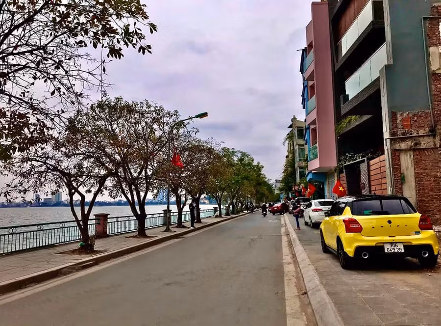 Hồ Tây lộng gió.