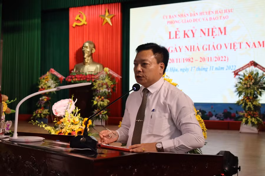 Ông Đỗ Hải Điền - Chủ tịch UBND huyện Hải Hậu nêu ra một số nhiệm vụ với ngành Giáo dục trong thời gian tới. Ông Đỗ Hải Điền - Chủ tịch UBND huyện Hải Hậu nêu ra một số nhiệm vụ với ngành Giáo dục trong thời gian tới.
