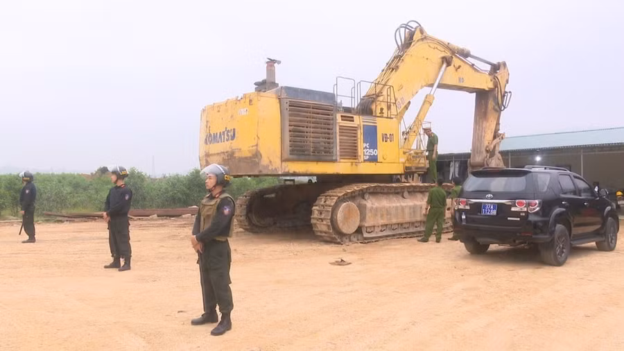 Cơ quan Công an tạm giữ một số phương tiện tại hiện trường. Ảnh: CANA. Cơ quan Công an tạm giữ một số phương tiện tại hiện trường. Ảnh: CANA.