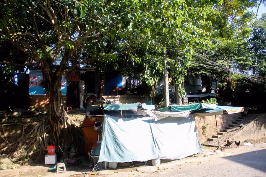 Kinh thành Huế là một công trình di tích có giá trị lớn về lịch sử, văn hóa, kiến trúc, cảnh quan môi trường và quân sự, được quy hoạch bao gồm nhiều hạng mục như: Hộ Thành hào, tường thành, Kỳ Đài… Theo thời gian với nhiều biến động, cho đến nay trong khu vực I di tích Kinh thành Huế có khoảng 4.200 hộ dân sinh sống.