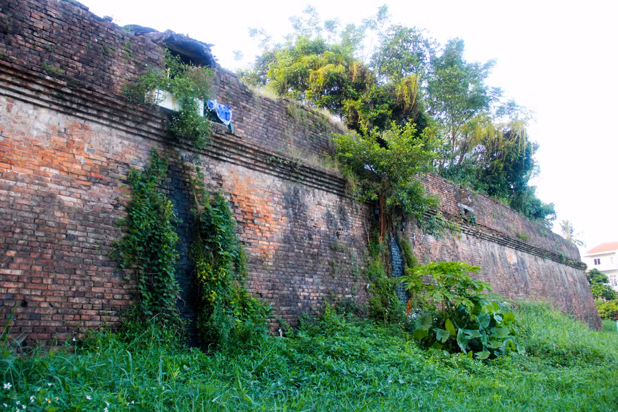 Sống lay lắt trên Kinh thành Huế