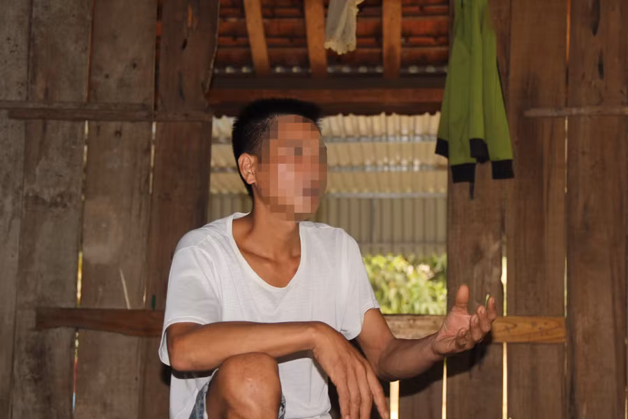 Anh Vi Văn Đ. (bản Đình Tiến) đang chia sẻ câu chuyện