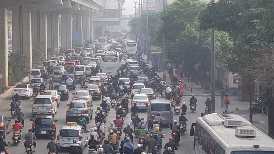 Hà Nội cấm xe máy đường lê văn lương - 2