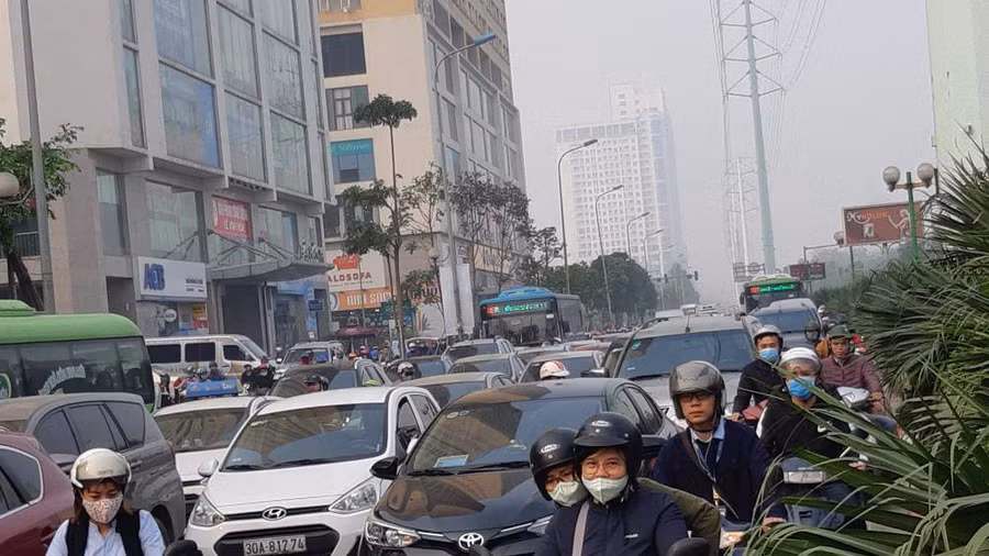 Hà Nội cấm xe máy đường Nguyễn Trãi - 1