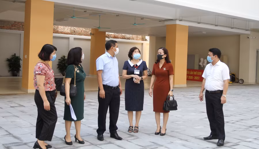 Lãnh đạo quận Hoàn Kiếm (Hà Nội) kiểm tra công tác chuẩn bị cơ sở vật chất phục vụ năm học mới