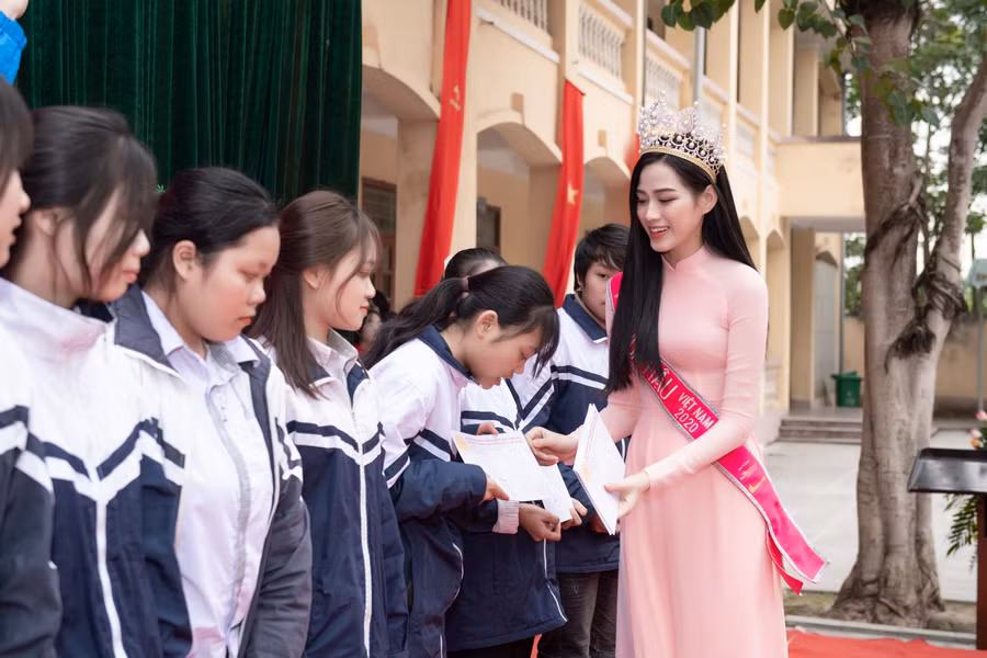Hoa hậu Đỗ Hà ra mắt quỹ học bổng mang tên mình 