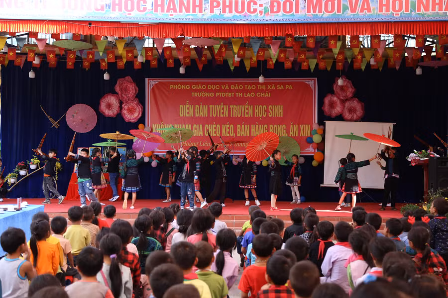 Tiết mục văn nghệ do học sinh nhà trường thực hiện