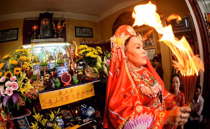 Tín ngưỡng thờ Mẫu trước nguy cơ biến dạng