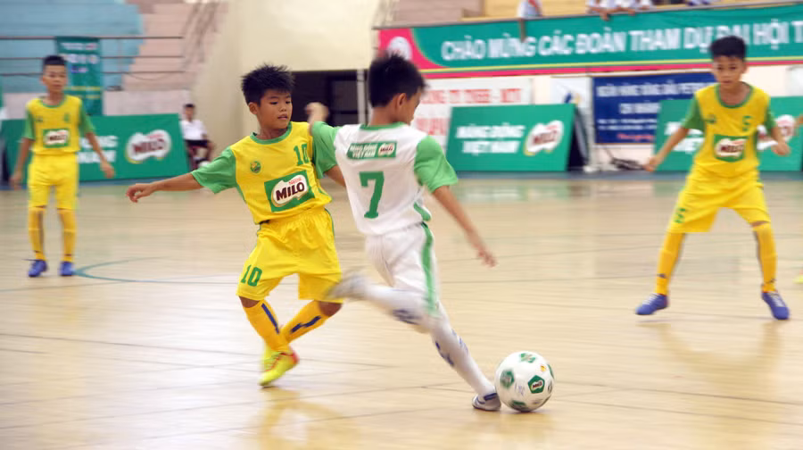 Ngay sau lễ khai mạc là trận đấu ở khối Tiểu học giữa chủ nhà Đồng Tháp và An Giang Ngay sau lễ khai mạc là trận đấu ở khối Tiểu học giữa chủ nhà Đồng Tháp và An Giang