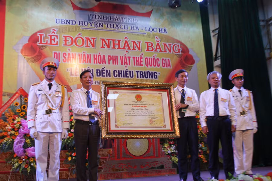 Lễ đón bằng Di sản văn hóa phi vật thể Quốc gia Lễ hội Đền Chiêu Trưng