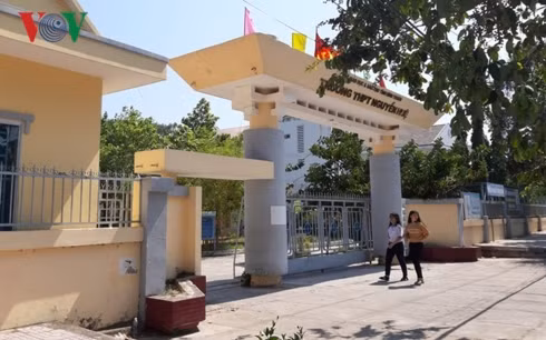 binh thuan hoan thi hoc ky 2 mon van lop 12 do lo de hinh 1