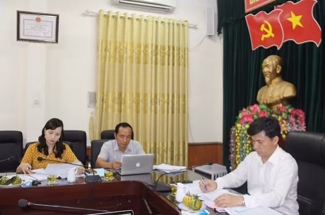 Đoàn làm việc vào chiều 24/10 tại Sở GD&ĐT Hà Tĩnh