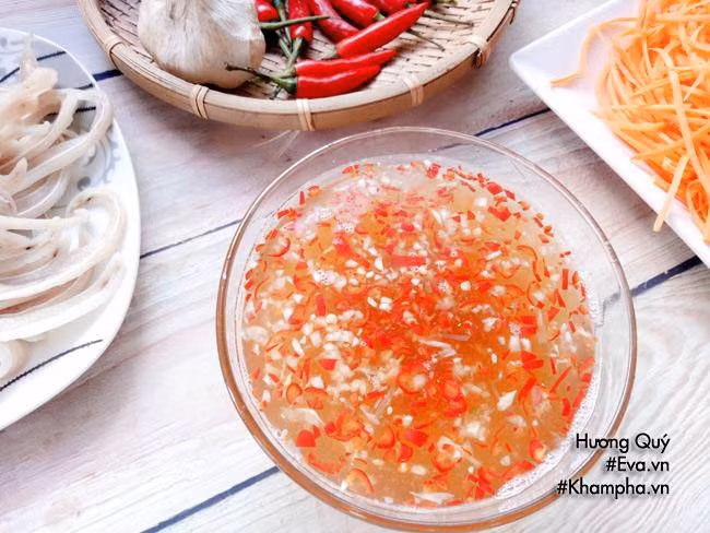 cach lam nom hoa chuoi tai heo gion ngon, tuoi mat ca nha deu me - 5