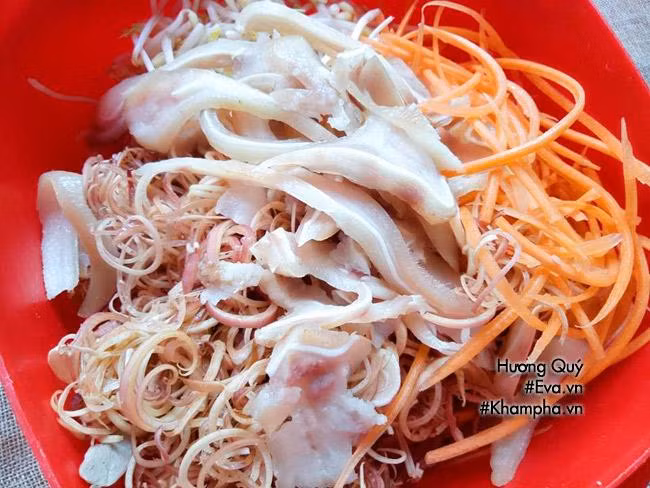 cach lam nom hoa chuoi tai heo gion ngon, tuoi mat ca nha deu me - 6