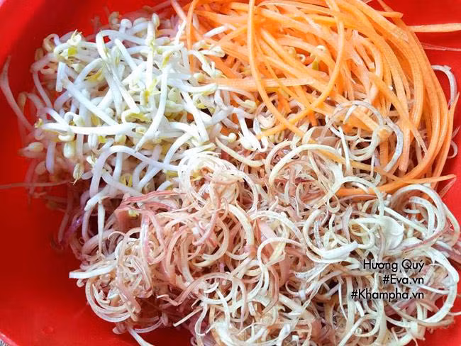 cach lam nom hoa chuoi tai heo gion ngon, tuoi mat ca nha deu me - 4