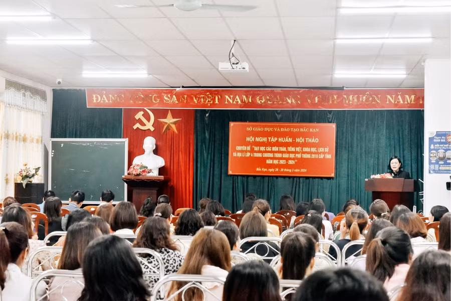 Hội nghị Tập huấn - Hội thảo chuyên đề "Dạy học các môn Toán, Tiếng Việt, Khoa học, Lịch sử và Địa lý lớp 4 trong Chương trình giáo dục phổ thông 2018" cấp tỉnh năm học 2023-2024.