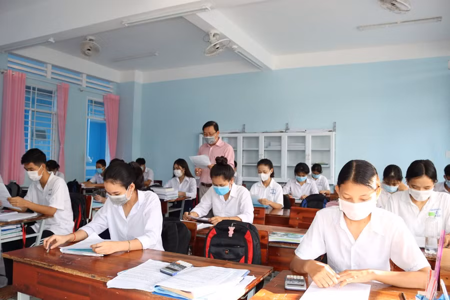 Giờ học của thầy, trò Trường THPT DTNT Huỳnh Cương, Sóc Trăng.