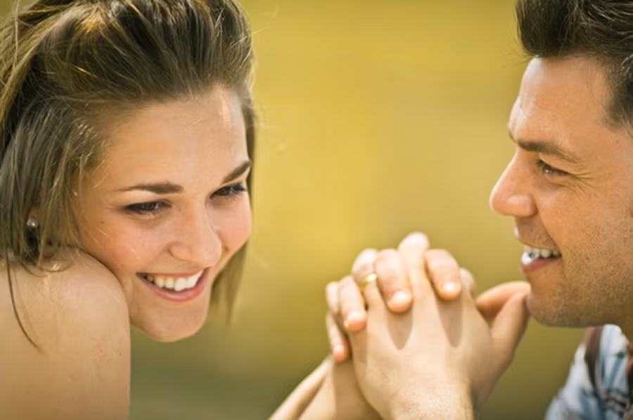 Khi bạn nói chuyện, hãy theo dõi những gì đối tác của bạn đang phản ứng. (Ảnh: ITN).