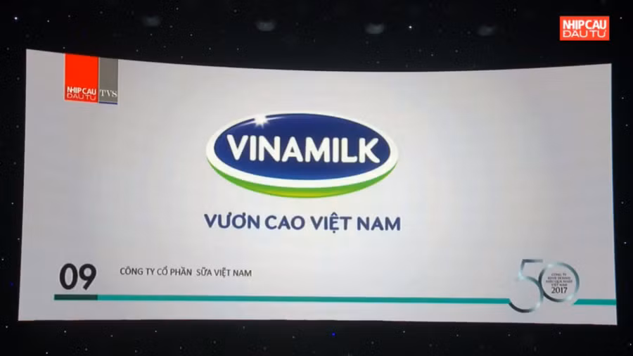  Hình ảnh logo Vinamilk xuất hiện trên màn hình Lễ trao giải. ​