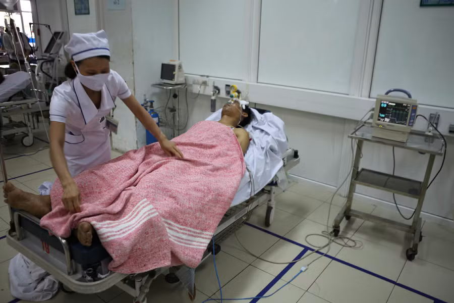 Chồng chị Vân Anh là anh Thái Anh Tuấn đang được cấp cứu, điều trị tại BV Đa khoa Hữu nghị Nghệ An