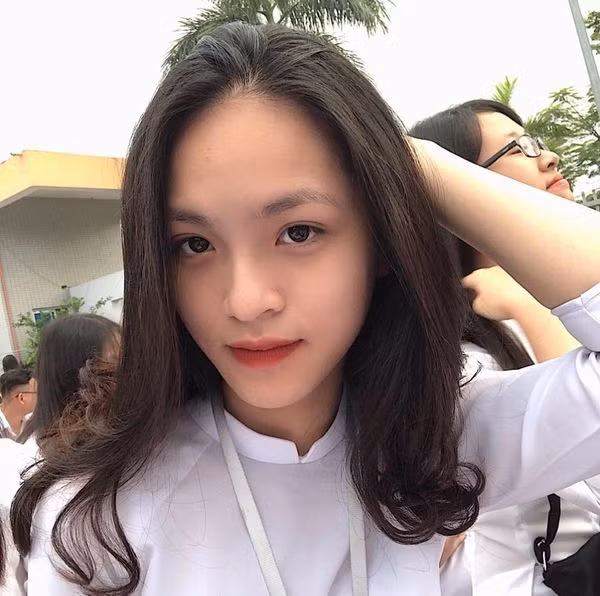 Nữ sinh bất ngờ nổi tiếng vì quá giống "chị Huệ" Thu Quỳnh ảnh 5 Nữ sinh bất ngờ nổi tiếng vì quá giống chị Huệ Thu Quỳnh ảnh 5