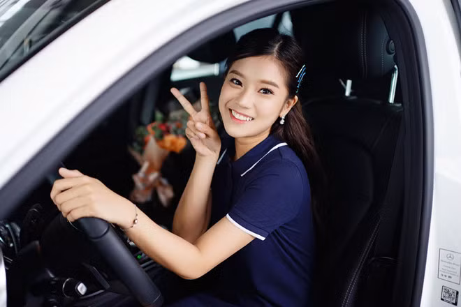 Hoàng Yến Chibi tậu xế hộp 2 tỉ, mua 3 căn nhà ở tuổi 242