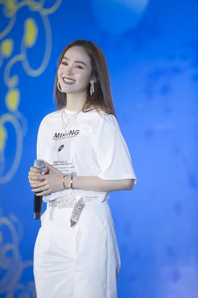 chan dung 2 nu dai gia ngam cua showbiz viet: gioi kinh te nhung khong ngai "xin tien" nguoi yeu - 5