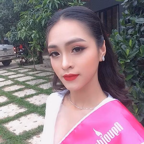 Nữ sinh bất ngờ nổi tiếng vì quá giống "chị Huệ" Thu Quỳnh ảnh 7 Nữ sinh bất ngờ nổi tiếng vì quá giống chị Huệ Thu Quỳnh ảnh 7