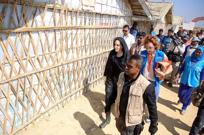 Cuộc sống Angelina Jolie ra sao sau gần 3 năm chia tay Brad Pitt? ảnh 9 Cuộc sống Angelina Jolie ra sao sau gần 3 năm chia tay Brad Pitt? ảnh 9