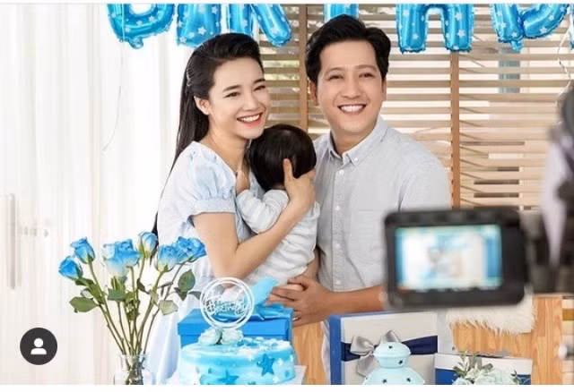 Trường Giang - Nhã Phương khoe ảnh gia đình 3 người, lần đầu tiên thừa nhận có em bé?