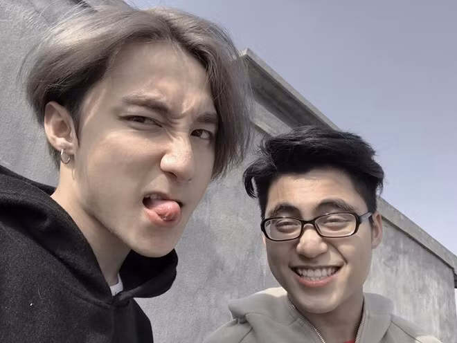 Em Son Tung M-TP dang anh selfie, dan mang khen dep trai hon ca anh hinh anh 1 