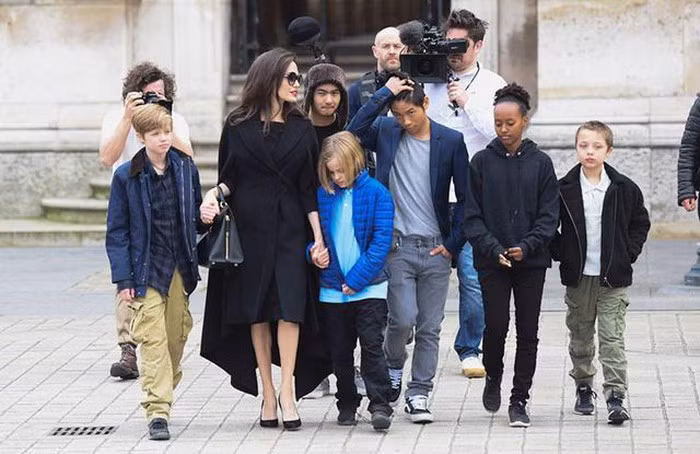 Cuộc sống Angelina Jolie ra sao sau gần 3 năm chia tay Brad Pitt? ảnh 14 Cuộc sống Angelina Jolie ra sao sau gần 3 năm chia tay Brad Pitt? ảnh 14