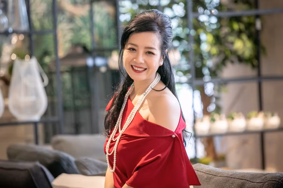 nsut-chieu-xuan-u50-van-qua-goi-cam-1 nsut-chieu-xuan-u50-van-qua-goi-cam-1