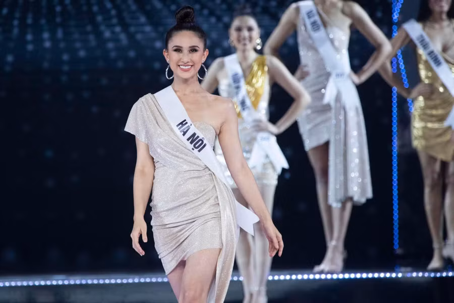 Nguyễn Diana trong một vòng thi Hoa hậu Hoàn vũ Việt Nam 2019. Nguyễn Diana trong một vòng thi Hoa hậu Hoàn vũ Việt Nam 2019.