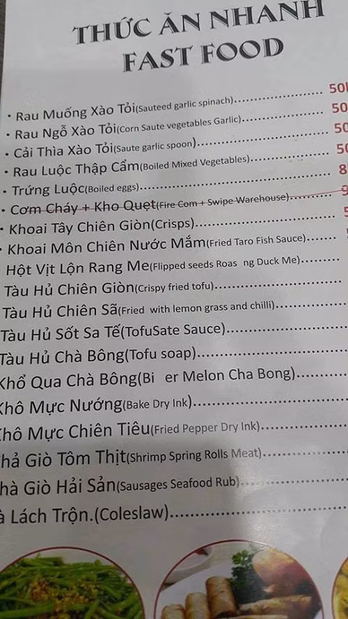 Thực đơn song ngữ Việt-Anh khiến khách Tây téngửa.
