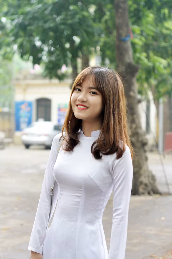  Nữ sinh lớp 12 có gương mặt bầu bĩnh, nụ cười dễ thương 