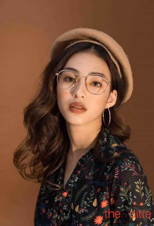 Ngọc Lai tên đầy đủ là Dương Minh Ngọc. Cô bạn sinh ra và lớn lên tại Hà Nội nhưng hiện tại thì Ngọc đang sinh sống và làm việc tại TP HCM. Ngọc là người mẫu ảnh cho các tạp chí và các shop thời trang, ngoài ra cô còn hay tham gia vào các MV ngắn; gần đây nhất là MV "Em" của Kevin Khánh, Bảo Thạch. Ngọc Lai tên đầy đủ là Dương Minh Ngọc. Cô bạn sinh ra và lớn lên tại Hà Nội nhưng hiện tại thì Ngọc đang sinh sống và làm việc tại TP HCM. Ngọc là người mẫu ảnh cho các tạp chí và các shop thời trang, ngoài ra cô còn hay tham gia vào các MV ngắn; gần đây nhất là MV "Em" của Kevin Khánh, Bảo Thạch.