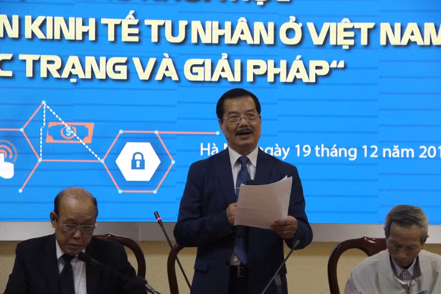 TS. Đoàn Hữu Xuân, Chủ nhiệm Khoa Quản lý Kinh doanh phát biểu tại hội thảo.