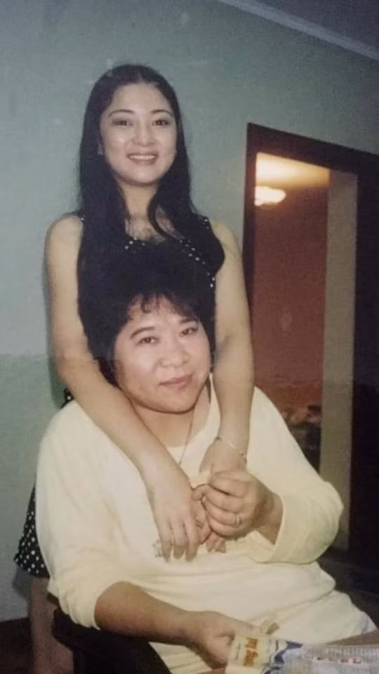 Ảnh hiếm của hoa hậu Nguyễn Thị Huyền: Ngủ gục sau đêm đăng quang mà vẫn xứng danh "quốc sắc" ảnh 2 Ảnh hiếm của hoa hậu Nguyễn Thị Huyền: Ngủ gục sau đêm đăng quang mà vẫn xứng danh "quốc sắc" ảnh 2